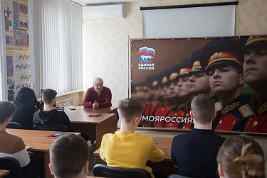За рулем экскаватора и самосвала